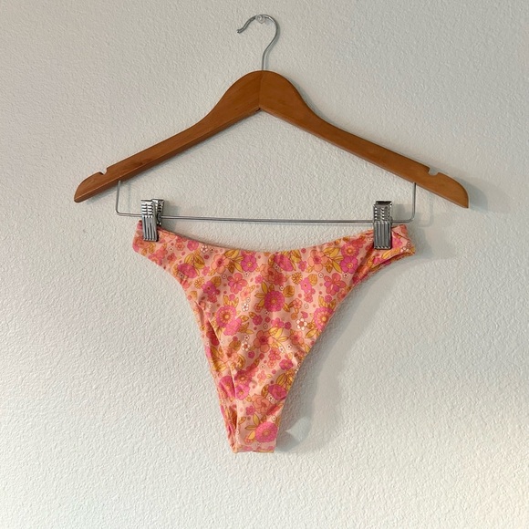 Lovers + Friends Vintage Summer Bikini Top & Bottom Set in 70’s Floral - Picture 6 of 9